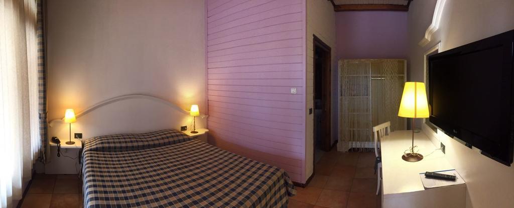Motel 7 Laghi Castelletto Di Branduzzo Exterior photo